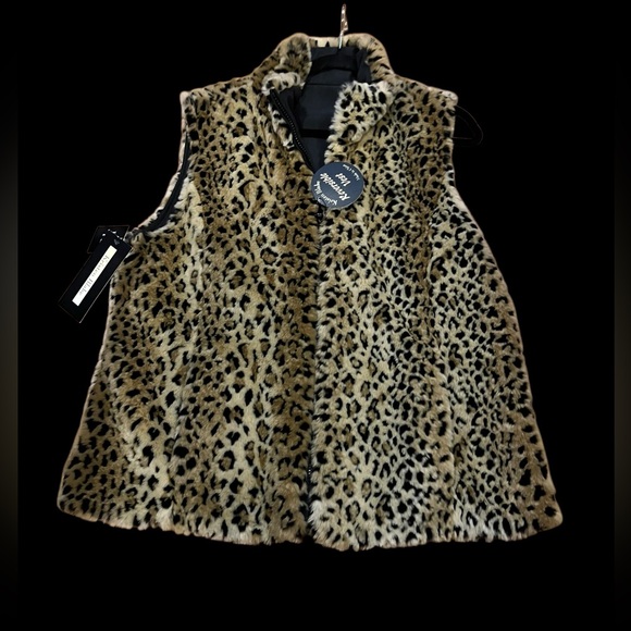 NWT Kristen Blake reversible faux fur animal print vest - Picture 10 of 11